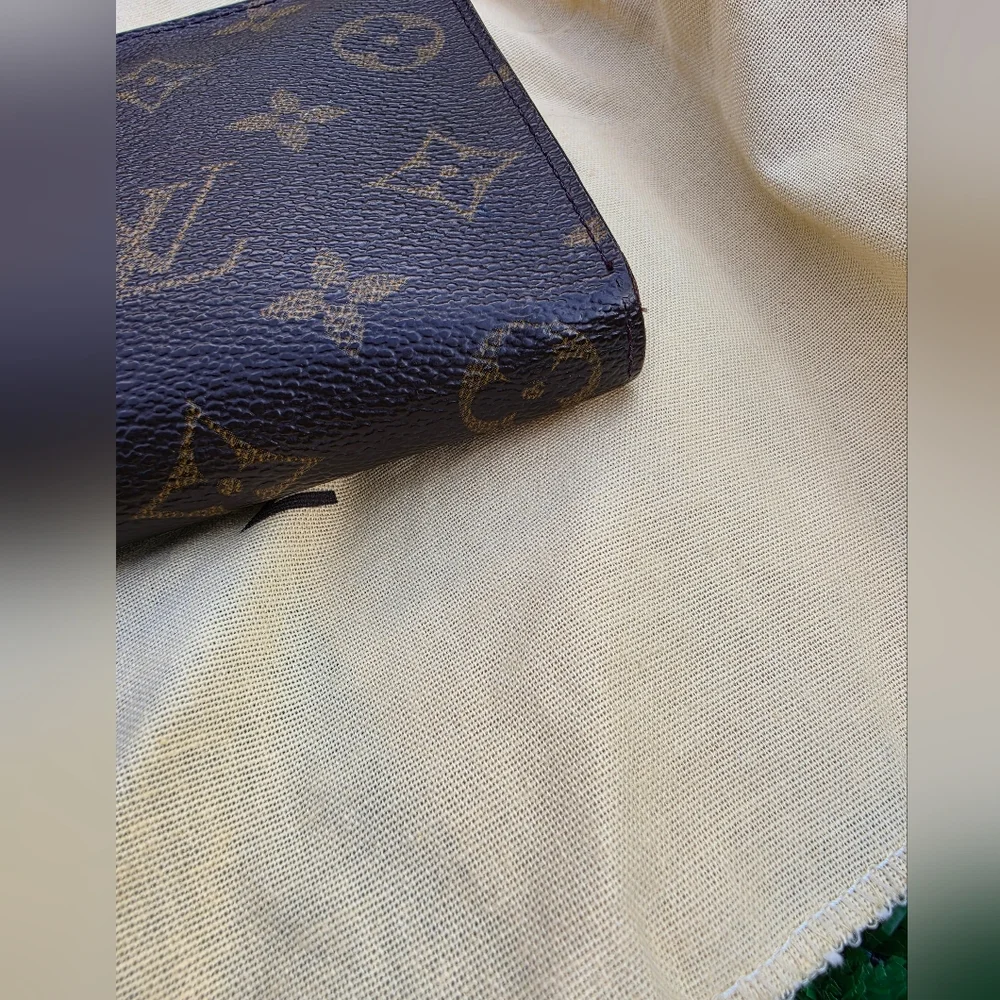 Louis Vuitton Monogram Zip Around Wallet Monogram Canvas. Date Code TH0065